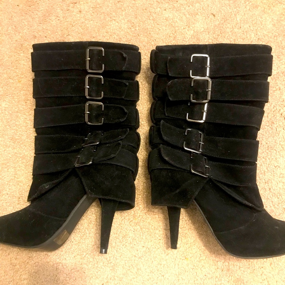 Black heeled boots
